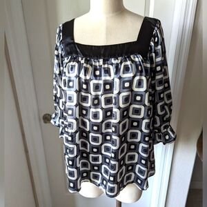 Violet & Claire Geometric Print Blouse